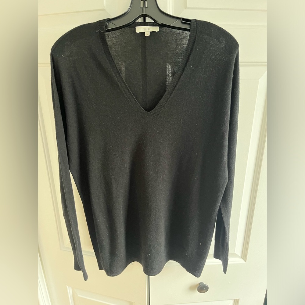 Vince Cashmere v-neck sweater size medium